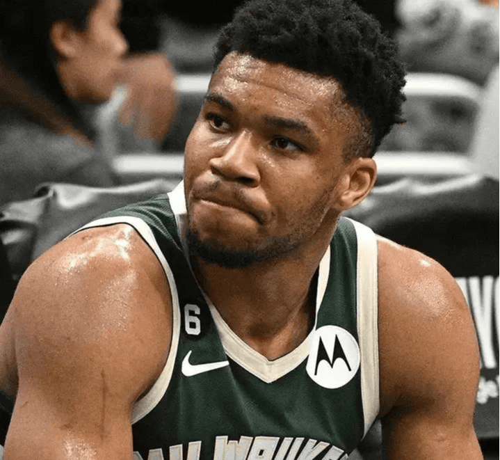 关于字母哥在勇士比赛中出色防守,出色防守引发热议!比赛高潮迭起的信息 关于字母哥在勇士比赛中出色防守,出色防守引发热议!比赛高潮迭起的信息