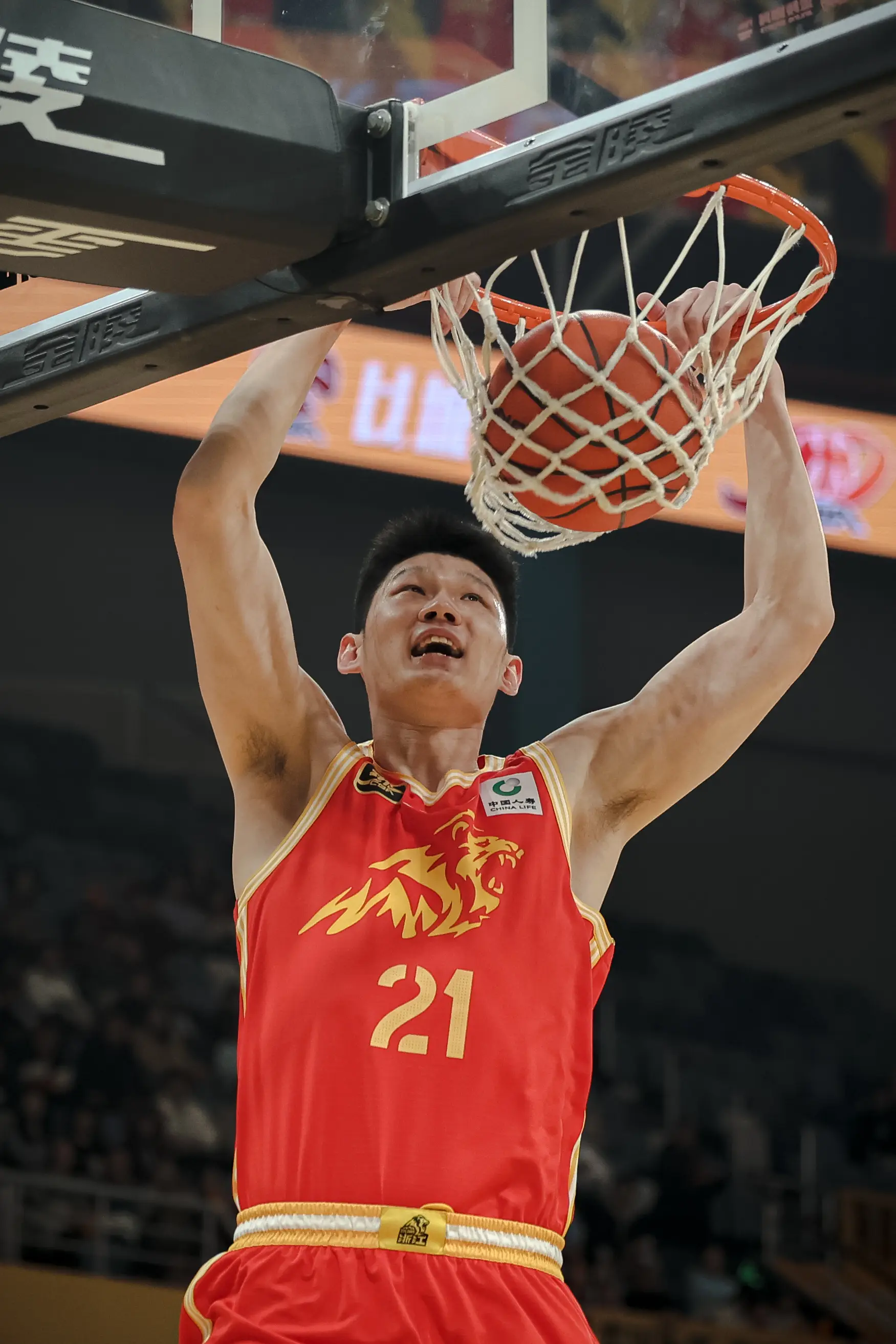 赛点之战CBA常规赛焦点战！纽约尼克斯迎战新疆男篮，大胜或上演(csgo卡托维兹比赛回放)